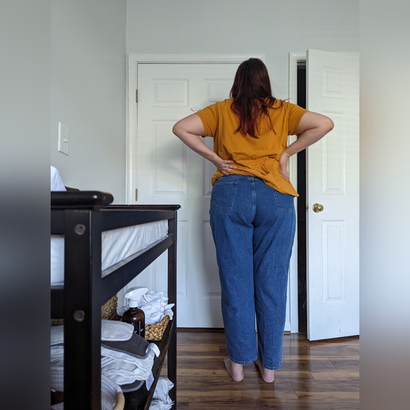 Plus size L.L. Bean Original Fit/ Relaxed Jeans, 100% Cotton, 22 wide, like new - Picture 3 of 8